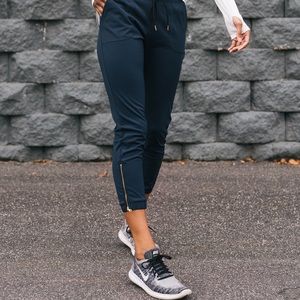 Zyia Navy Peak Zipper Jogger (Short) 24"